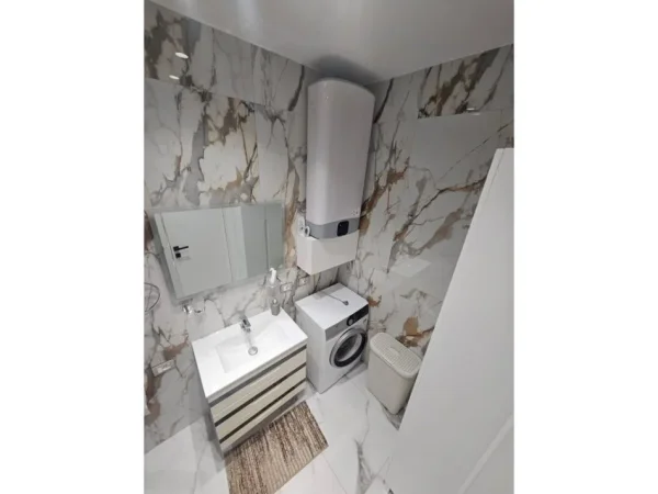 Tirane, jepet me qera apartament 1+1+Ballkon Kati 5, 60 m² 650 € (rruga e elbasanit)