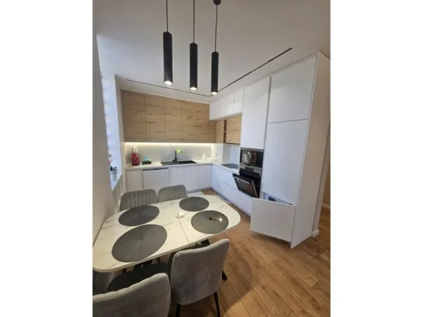 Tirane, jepet me qera apartament 1+1+Ballkon Kati 5, 60 m² 650 € (rruga e elbasanit)
