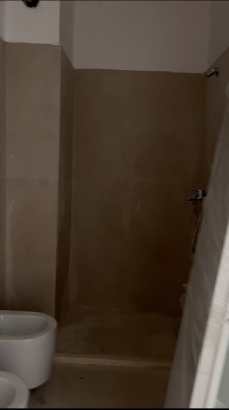 Tirane, shes apartament 2+1+Ballkon Kati 2, 116 m² 179.000 € (Rruga Besa)