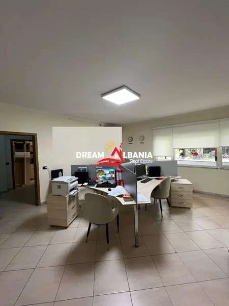 Tirane, jepet me qera zyre , 80 m² 1.000 € 