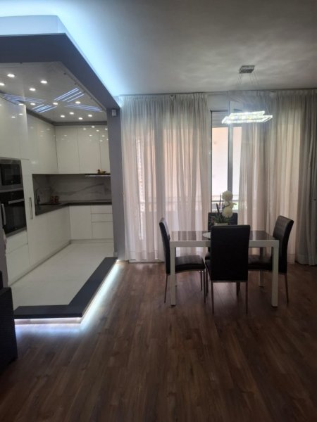 Tirane, jepet me qera apartament 2+1+Ballkon Kati 3, 100 m² 500 € (Astir prane Kompleksit Fratari)