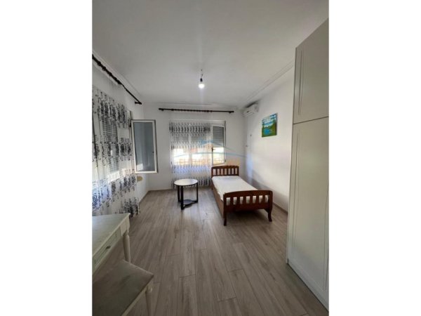 Tirane, jepet me qera apartament 3+1 Kati 2, 105 m² 550 € 
