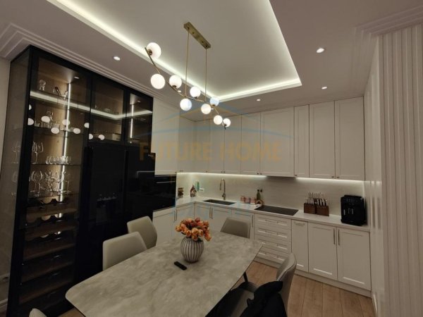 Tirane, shitet apartament 2+1 Kati 1, 135 m² 330.000 € 
