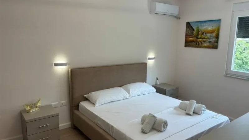 Tirane, jepet me qera apartament 1+1 Kati 1, 65 m² 470 € (Prane Big Market)