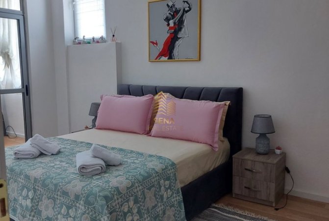 Tirane, jepet me qera apartament 1+1 Kati 2, 60 m² 400 € (Rruga Siri Kodra)