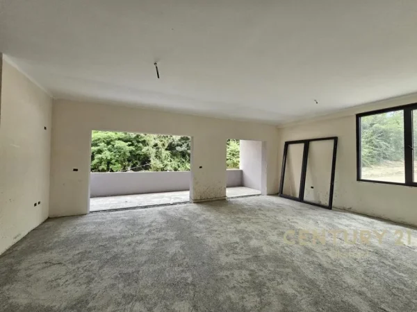 Tirane, shes apartament 3+1 Kati 2, 168 m² 282.000 € (rruga e elbasanit)