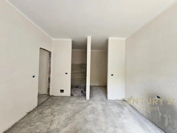 Tirane, shes apartament 3+1 Kati 2, 168 m² 282.000 € (rruga e elbasanit)