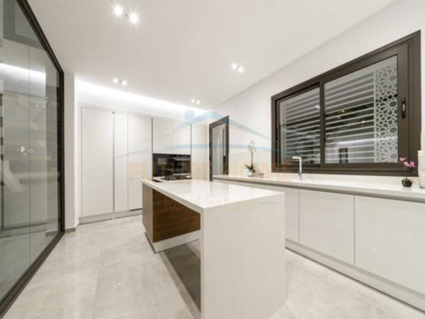 Durres, shitet Vile 5+1 , 750.000 € (Currila)