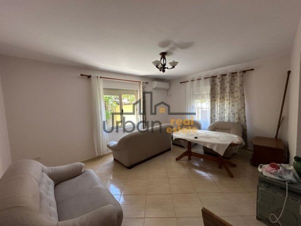 Tirane, jepet me qera apartament 3+1+Ballkon Kati 1, 150 m² 600 € (Ali Demi)