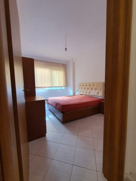 Tirane, jepet me qera apartament 2+1+Ballkon Kati 2, 100 m² 460 € (Rruga Teodor Keko)