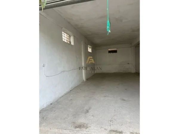 Durres, jepet me qera magazine Kati 0, 102 m² 180 € (Spitalle, Durres)