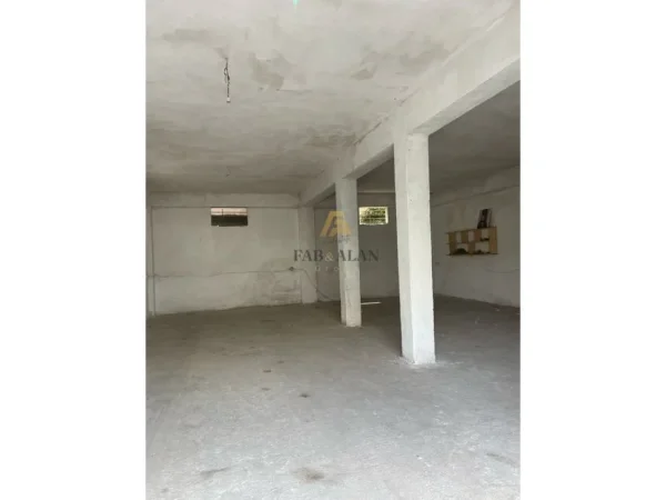 Durres, jepet me qera magazine Kati 0, 102 m² 180 € (Spitalle, Durres)