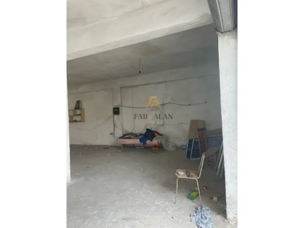 Durres, jepet me qera magazine Kati 0, 102 m² 180 € (Spitalle, Durres)