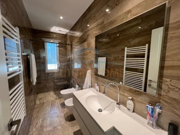 Gjiri Lalezit | Hamallaj, shitet Vile 3+1 , 257 m² 870.000 € (Rezidenca Lura 3)