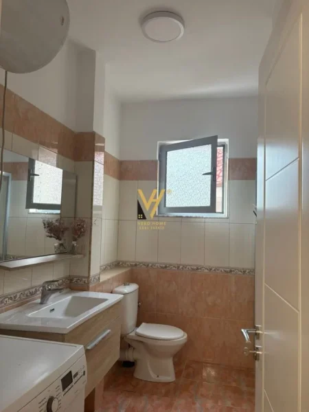 Tirane, jepet me qera apartament 2+1+Ballkon Kati 2, 98 m² 600 € (RRUGA E ELBASANIT)