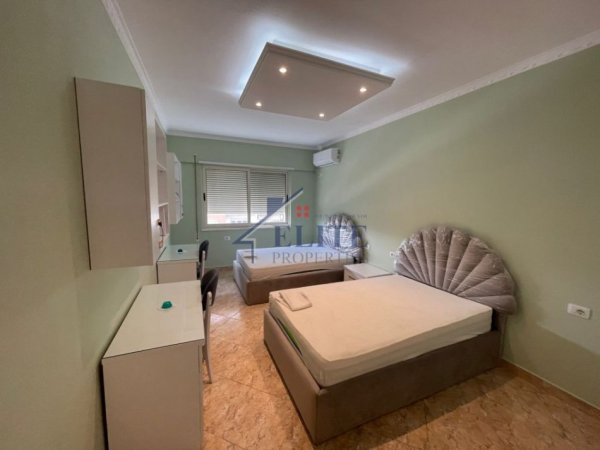 Tirane, jepet me qera apartament 2+1+Ballkon Kati 6, 108 m² 800 € 