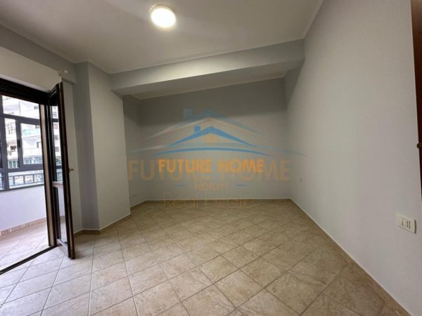 Tirane, shitet apartament 3+1 Kati 1, 145 m² 295.000 € (Komuna e Parisit)