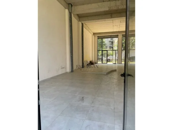 Tirane, shitet ambjent biznesi Kati 0, 158 m² 410.800 € (Astir, URBAN GATE)