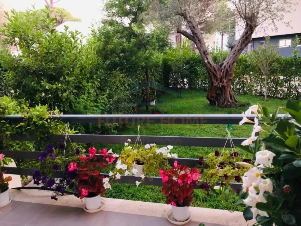 Gjiri Lalezit | Hamallaj, shitet apartament duplex 4+1 , 160 m² 530.000 € (Rezidenca Lura 2)