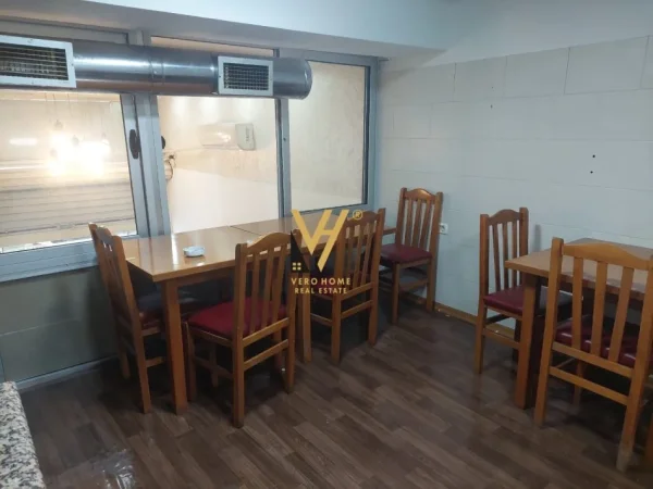 Tirane, jepet me qera dyqan Kati 0, 70 m² 600 € (RRUGA ”4 DESHMORET”)