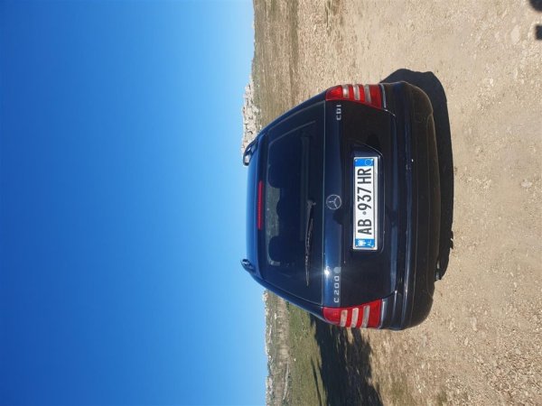 Tirane, shes makine Nafte, blu e errët automatik Kondicioner 3600 €