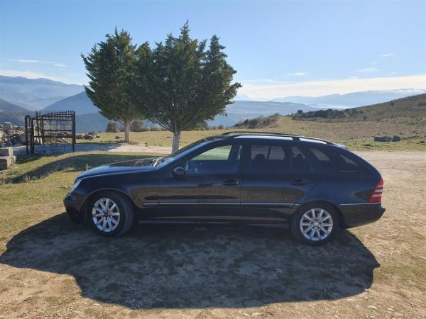 Tirane, shes makine Nafte, blu e errët automatik Kondicioner 3600 €