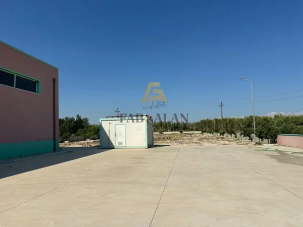 Vlore, shitet ambjent biznesi , 710 m² 550.000 € (Novosele)