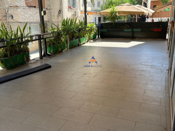 Tirane, jepet me qera ambjent biznesi Kati 1, 80 m² 1.000 € (RRUGA MINE PEZA,PROKURORIA)