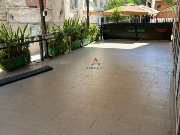 Tirane, jepet me qera ambjent biznesi Kati 1, 80 m² 1.000 € (RRUGA MINE PEZA,PROKURORIA)