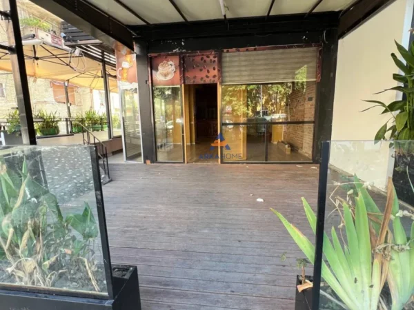 Tirane, jepet me qera ambjent biznesi Kati 1, 80 m² 1.000 € (RRUGA MINE PEZA,PROKURORIA)