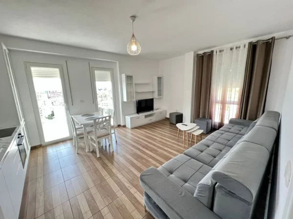 Tirane, jepet me qera apartament 2+1+Ballkon Kati 8, 85 m² 550 € (Ali Dem, Prane Kompleksit Mangalem)