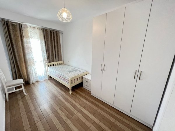 Tirane, jepet me qera apartament 2+1+Ballkon Kati 8, 85 m² 550 € (Ali Dem, Prane Kompleksit Mangalem)