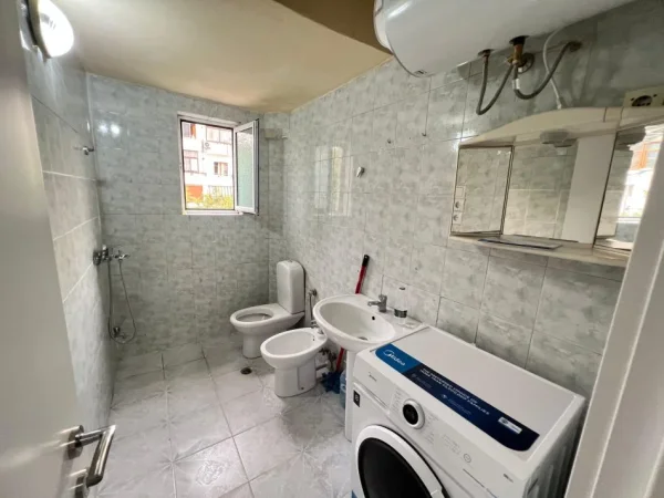 Tirane, jepet me qera apartament 2+1 Kati 3, 60 m² 500 € (Prane Karburant Gazheli)