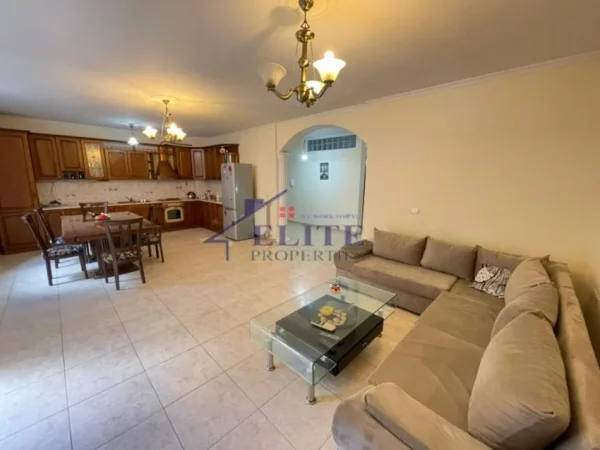Tirane, shitet apartament 3+1+Aneks+Ballkon Kati 2, 157 m² 