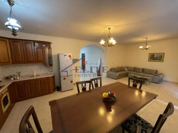 Tirane, shitet apartament 3+1+Aneks+Ballkon Kati 2, 157 m² 