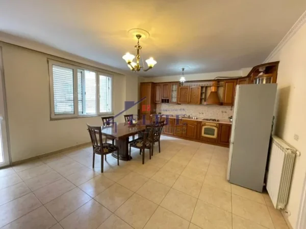 Tirane, shitet apartament 3+1+Aneks+Ballkon Kati 2, 157 m² 