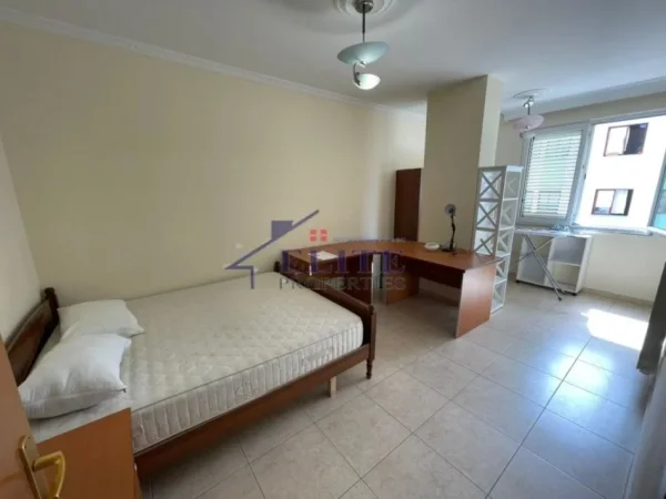 Tirane, shitet apartament 3+1+Aneks+Ballkon Kati 2, 157 m² 