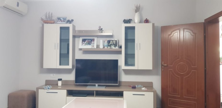 Tirane, jepet me qera Kati 1, 110 m² 500 € (Rruga Studenti)