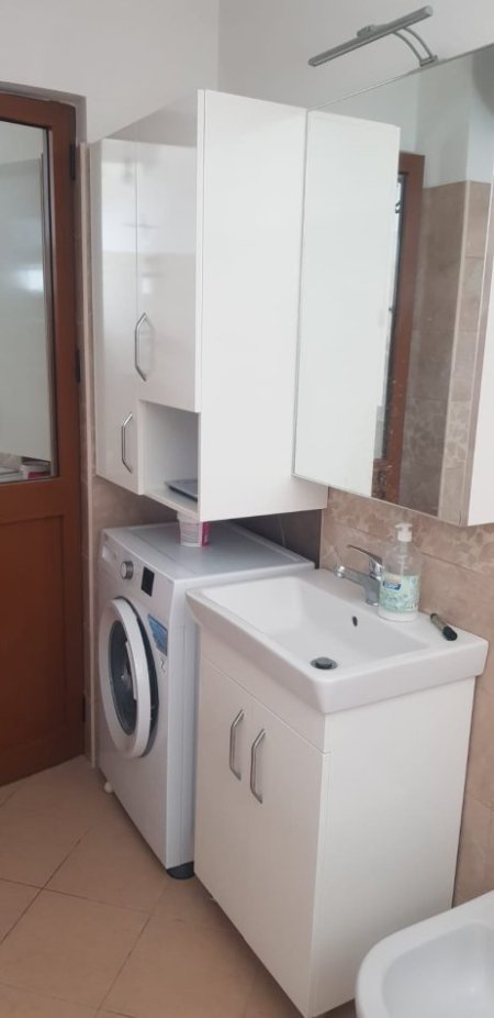 Tirane, jepet me qera Kati 1, 110 m² 500 € (Rruga Studenti)