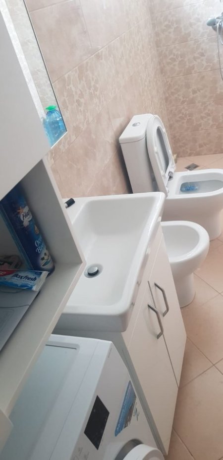 Tirane, jepet me qera Kati 1, 110 m² 500 € (Rruga Studenti)