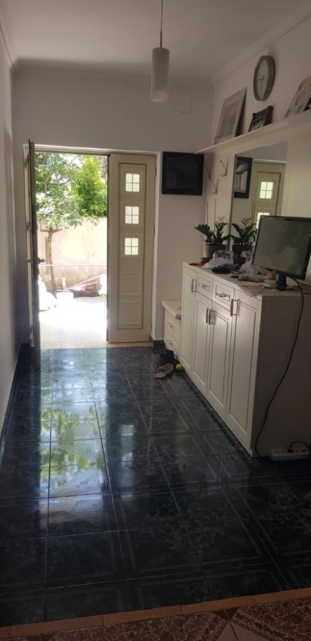 Tirane, jepet me qera Kati 1, 110 m² 500 € (Rruga Studenti)