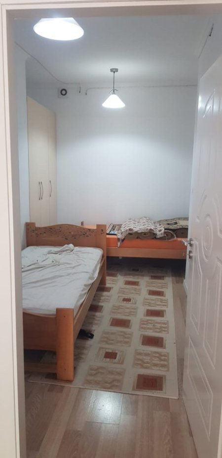 Tirane, jepet me qera Kati 1, 110 m² 500 € (Rruga Studenti)