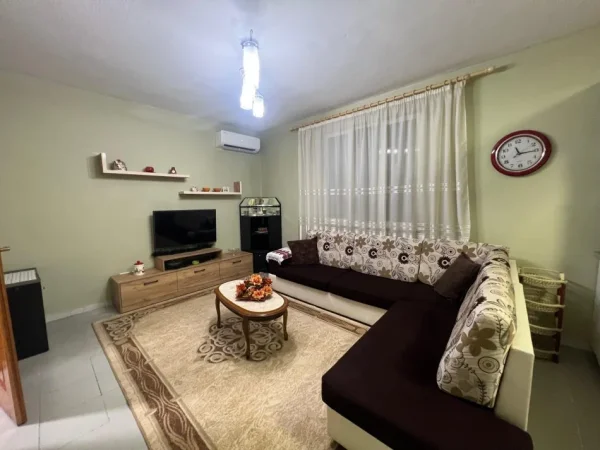 Tirane, jepet me qera apartament 3+1+Ballkon Kati 2, 121 m² 550 € (Ali Dem, Prane Tregut Te Ri Elektrik)