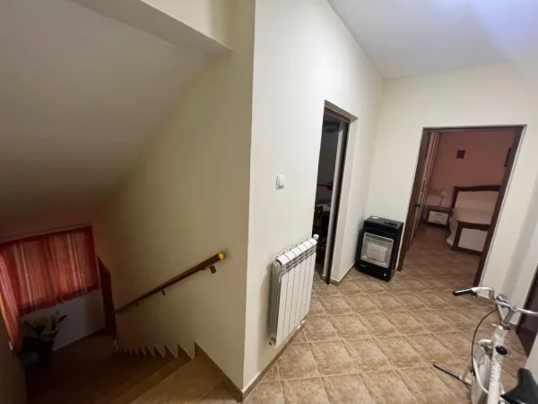 Tirane, jepet me qera apartament 3+1+Ballkon Kati 2, 121 m² 550 € (Ali Dem, Prane Tregut Te Ri Elektrik)