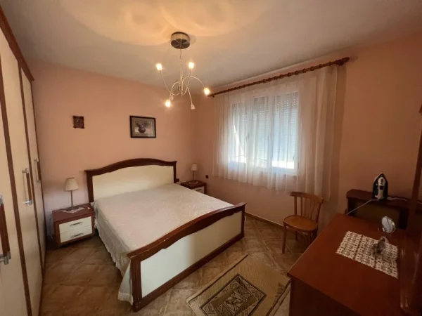 Tirane, jepet me qera apartament 3+1+Ballkon Kati 2, 121 m² 550 € (Ali Dem, Prane Tregut Te Ri Elektrik)