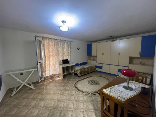 Tirane, jepet me qera apartament 3+1+Ballkon Kati 2, 121 m² 550 € (Ali Dem, Prane Tregut Te Ri Elektrik)