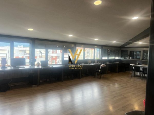 Tirane, jepet me qera zyre Kati 7, 250 m² 2.500 € (ISH TREGU ELEKTRIK)