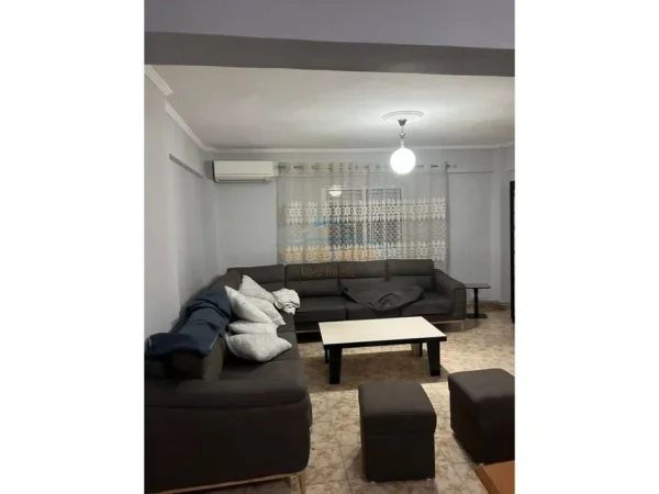 Shitet, Apartament 2+1, Rruga Dritan Hoxha, Tiranë.