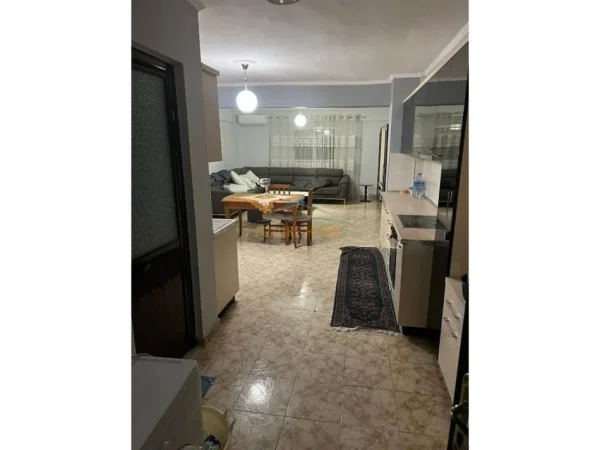 Shitet, Apartament 2+1, Rruga Dritan Hoxha, Tiranë.