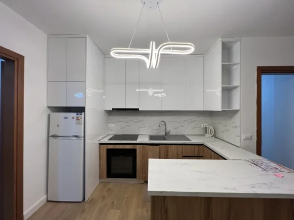 Tirane, jepet me qera apartament 2+1+Ballkon Kati 6, 100 m² 800 € (Rruga e Kavajes, Prane Delijorgjit)